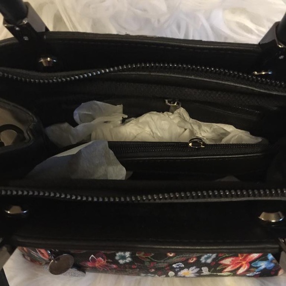 New Handbag for sale - Picture 3 of 3